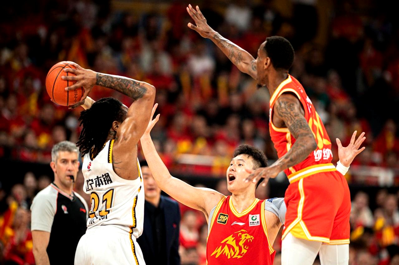 mk体育官网-广厦男篮发布备战花絮；赛前队长鼓劲；德国杯任务艰巨；纪律约束更严格