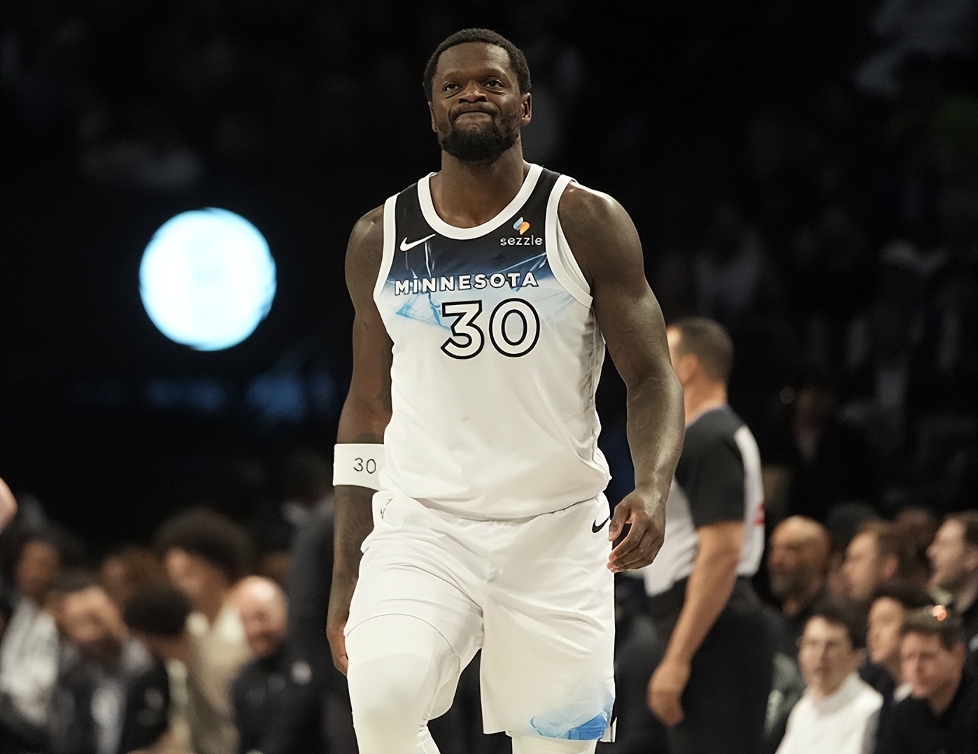 mk体育官网-赛地聚焦：法甲转会期热度飙升，俄克拉荷马雷霆主帅复盘，更衣室稳定，细节决定成败